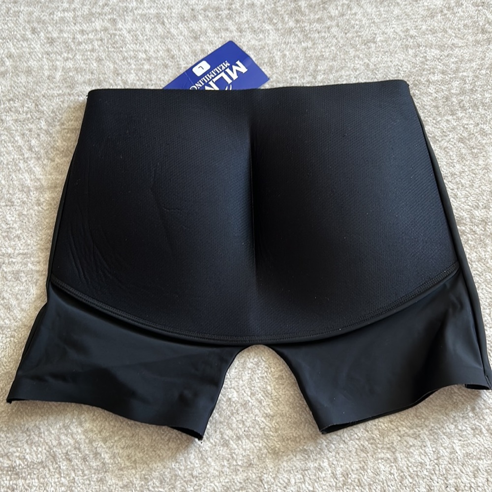 Padded butt shapewear